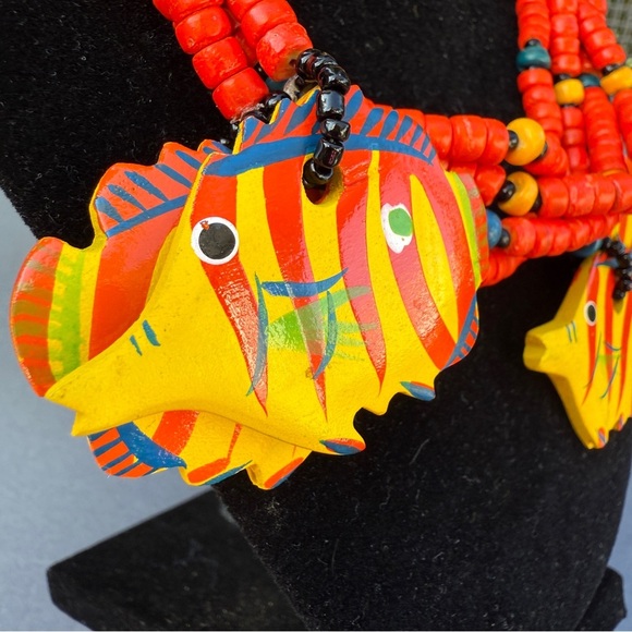 Vintage Coconut Wood Tropical Fish Pendant Necklace - Picture 7 of 10